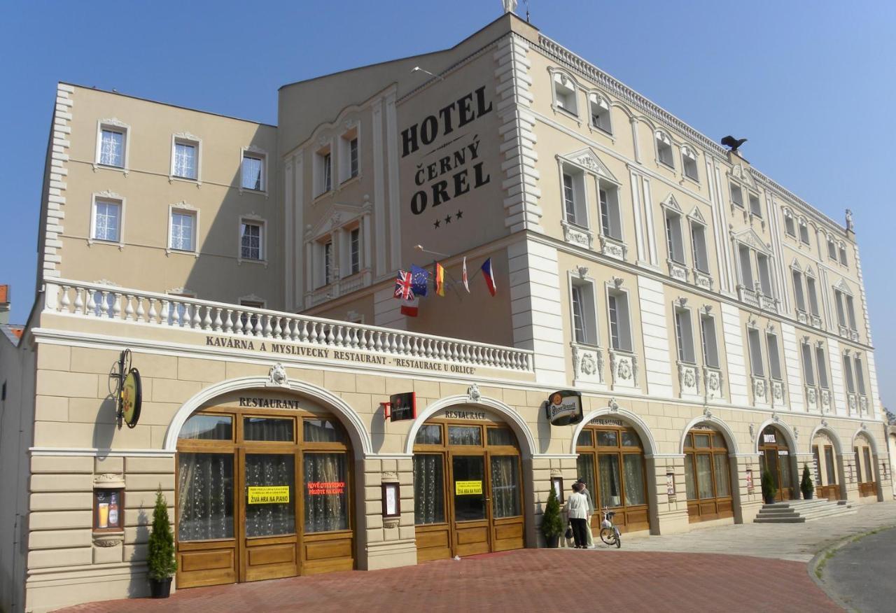 Hotel Cerny Orel Zatec Esterno foto