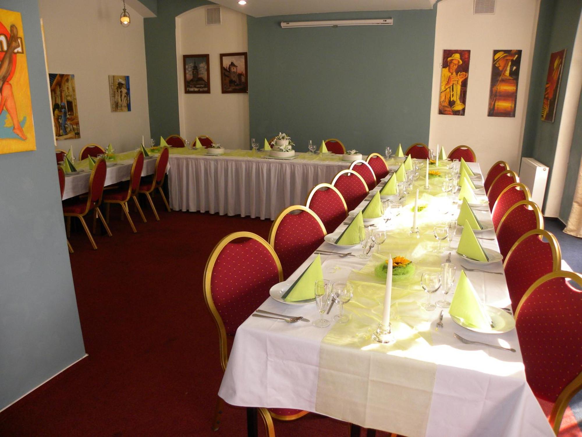 Hotel Cerny Orel Zatec Esterno foto